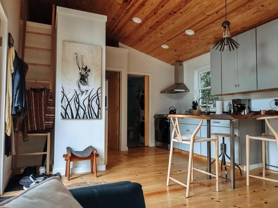 Modern Treehouse, Close To Downtown And Beach Wilmington  Kültér fotó
